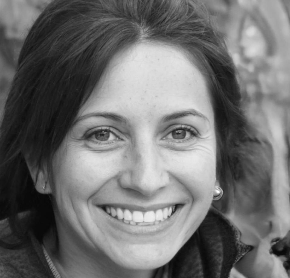 Silvia Bergström revisando métricas de Core Web Vitals