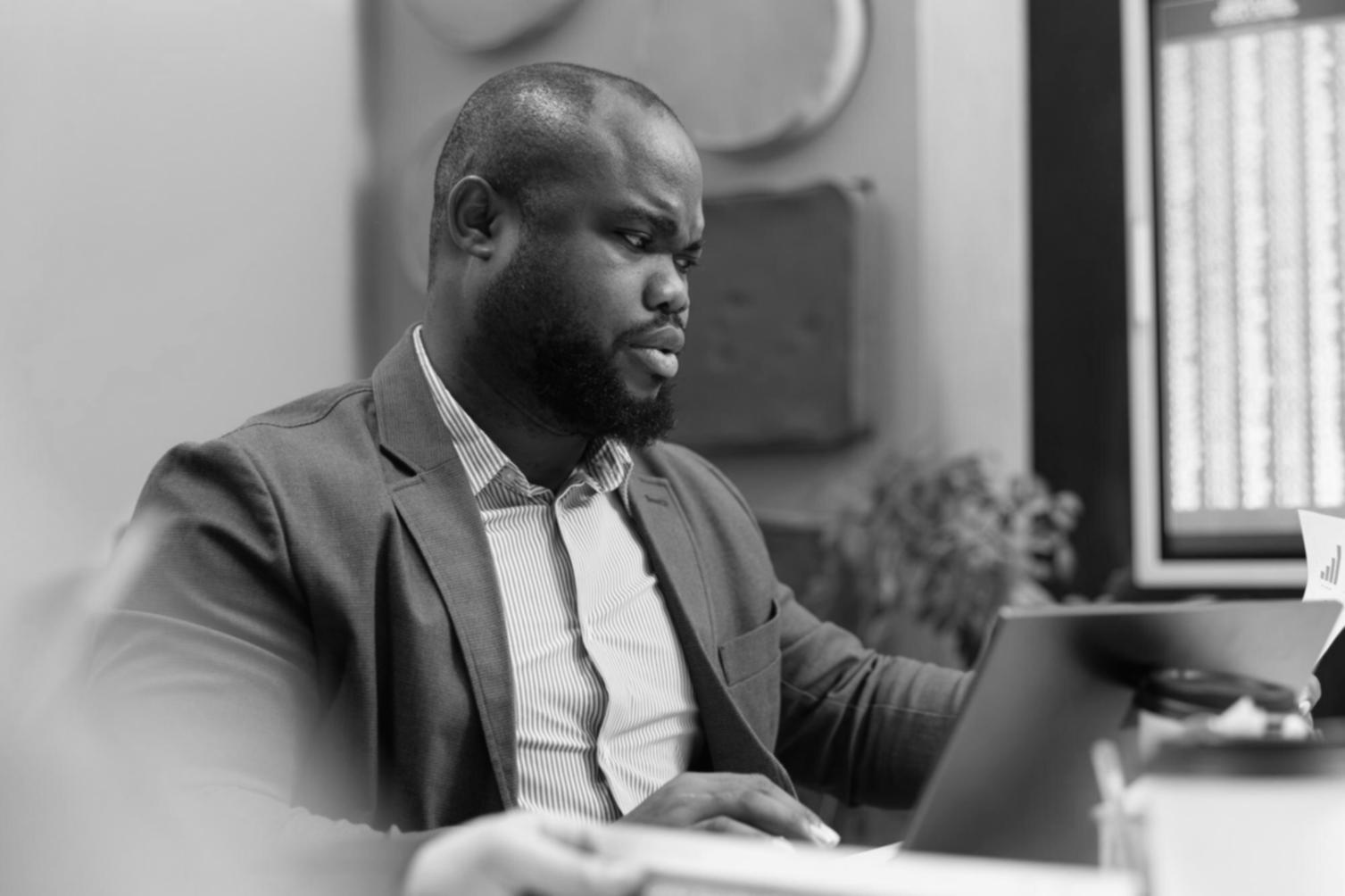 Panel de control con datos de rendimiento de palabras clave y conversiones